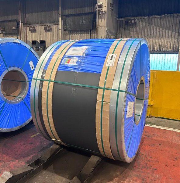 Stahlcoils verpackt mit WrapWeave Korrosionsschutzfolie und zusätzlichen Schutzleisten sowie Schutz vor Transportschäden an den Kanten und der Außenfläche.